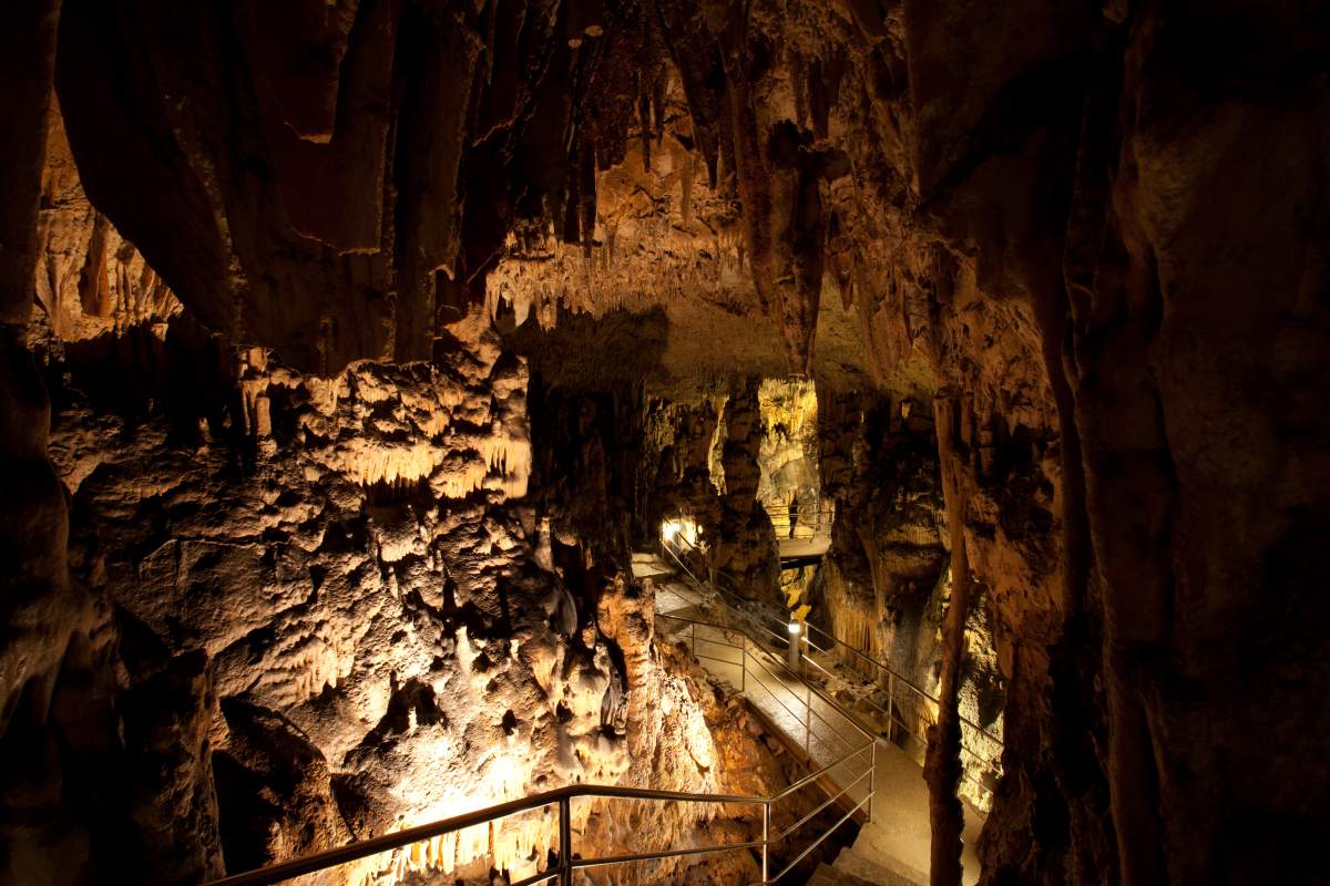 Die Grotte Biserujka (Perlen-Höhle) - Rudine